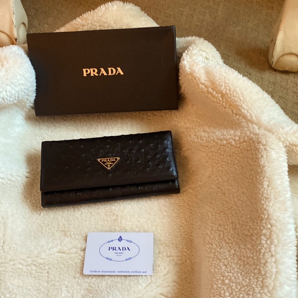 Prada black wallet non smoker in perfect condition